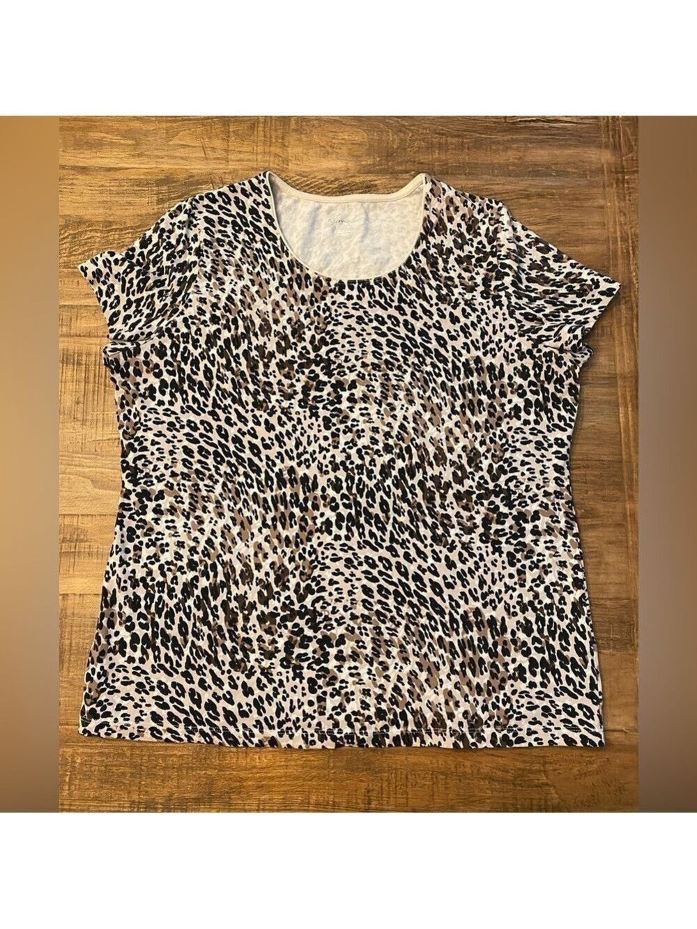 Kim Rogers Leopard print Short sleeve Ladies top. L Excellent preowned condition